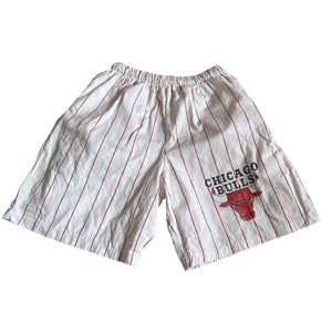Vintage 90s Chicago Bulls basketball shorts Youth Large white red pinstripes - Picture 1 of 9