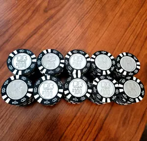 Lotto 100 MONETE NUOVE anni 80 DORADO BEACH $100 chip casinò DBE 100aa poker Porto Rico - Foto 1 di 9