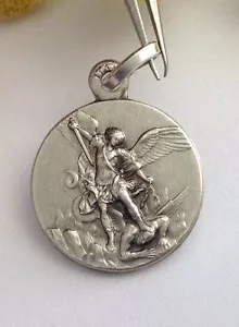 MEDAGLIETTA " SAN MICHELE ARCANGELO " IN ARGENTO MASSICCIO 925 - Foto 1 di 1
