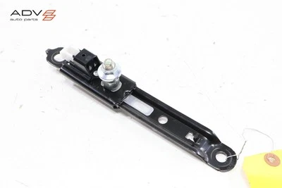 Ajuste de altura del cinturón de seguridad delantero derecho Lexus IS500 IS350 IS300 2016-2024 OEM Foto 1 de 4