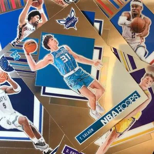2024-25 Hoops GIANNIS ANTETOKOUNMPO Hoops Tribute Premium #285 - Picture 1 of 1
