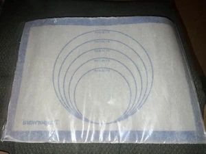 BRAND NEW Tupperware Silicone Silicon Baking SHEET Wonder Mat 12x16" OLD STOCK - Picture 1 of 8