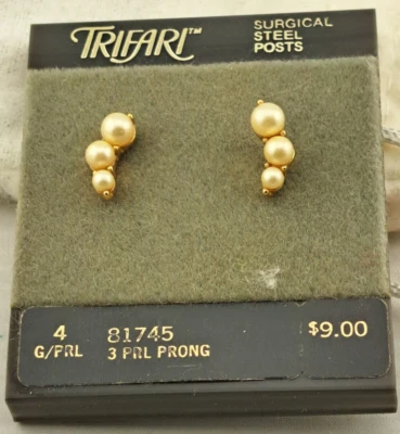 Pendientes perforados de perlas Trifari como nuevos en tarjeta Foto 1 de 3
