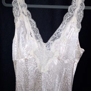Satiny Lace Bodice Jones New York Ivory Nightgown Sheath Maxi Old Hollywood Vtg - Picture 1 of 15