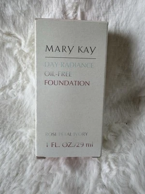 Mary Kay Day Radiance Oil-Free Liquid Foundation Rose Petal Ivory 6341  NOS  - Image 1 of 2