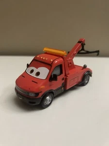 Disney Pixar Cars 2 Towin Eoin Diecast 1:55 Deluxe Red Iveco Tow Truck - Picture 1 of 3