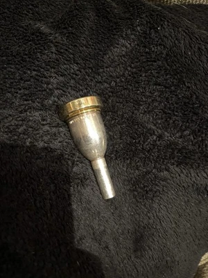 Boquilla de tuba Vincent Bach 25 chapada en plata y oro Foto 1 de 4