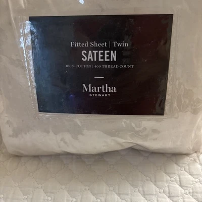 Lençol ajustado de cetim Martha Stewart Collection Signature OEKO TEX feito em verde - Imagem 1 de 4