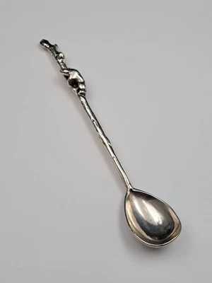 Oso cuchara de plata 84 ruso de finales del siglo XIX trepando a un árbol  Foto 1 de 4