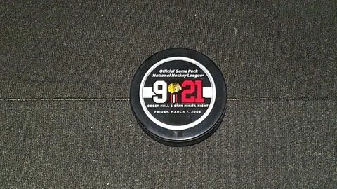 STAN MIKITA & BOBBY HULL JERSEY RETIREMENT NIGHT GAME PUCK CHICAGO BLACKHAWKS Cover
