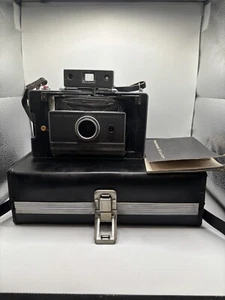 Polaroid Automatic 100 Land Camera con custodia e manuale - non testata - Foto 1 di 8