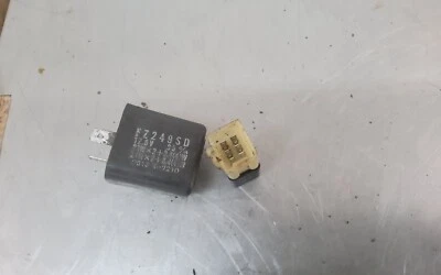 99 Kawasaki KLR650 KLR 650 1999 relé de señal de giro 27002-1053 y diodo 49018-0005 Foto 1 de 3