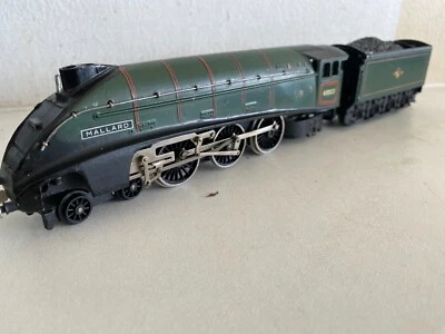 WRENN  W2211 GRESLEY A4 BR GREEN MALLARD LOCO &TENDER WELL LINED G RUNNER hornby - Image 1 of 4