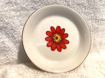 Jabonera creativa blanca y dorada con margarita gerbera naranja y amarilla 3 7/8" con plato de baratija Foto 1 de 3