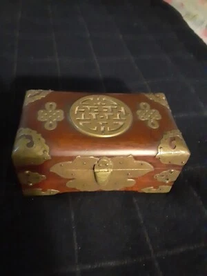 Antiguo joyero chino Hongmu de latón de secuoya 6,25" de ancho x 3" de profundidad Foto 1 de 4