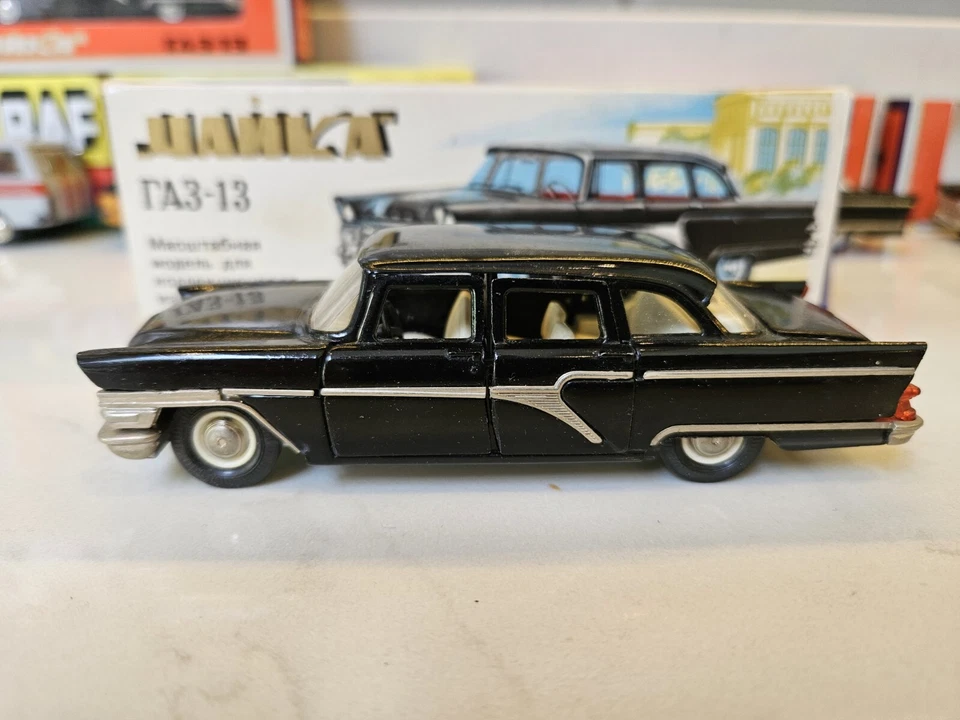 CHAIKA GAZ 13 A15 Soviet Limousine RARE NOVOEXPORT Saratov Made in USSR CCCP Foto 1 de 4