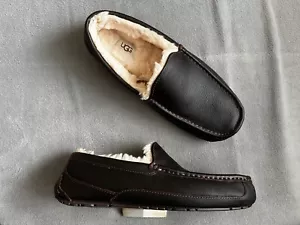 nuevos zapatos UGG ASCOT 5379 para hombre 11 CUERO piel marrón pantuflas mocasines sin cordones - Imagen 1 de 8