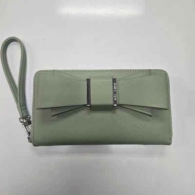 CARTERA/MUÑEQUERA BETSEY JOHNSON Salvia/Plata Cremallera Alrededor  Foto 1 de 4