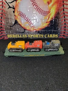 HO Scale Train Car 2475 WESTERN MARYLAND FLATCAR With Equipment - Picture 1 of 3