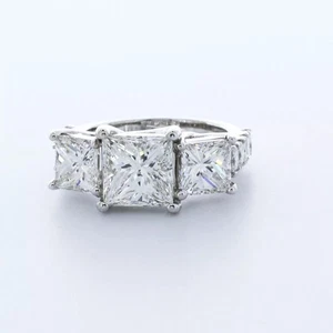 3-Stone Engagement Ring 18K Gold Vintage 7 CT Princess Lab-Grown Diamond F VS2 - Picture 1 of 5