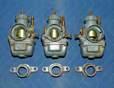 JUEGO DE (3) CARBURADORES KAWASAKI S2 350 CARBOHIDRATOS CON SOPORTES 1972 NO PEGADOS Foto 1 de 4