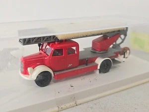 BREKINA 1:87 OF A 1950s VINTAGE LOOKING MERCEDES BENZ FIRE ENGINE SHD KS 25-1146 - Picture 1 of 3
