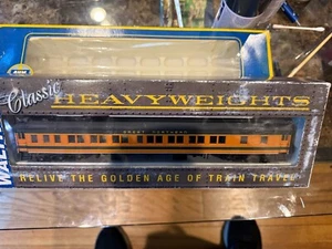 HO SCALE Walthers 85' BUDD GREAT NORTHERN 8-1-2 PS SLEEPER CAR NIB - Picture 1 of 8
