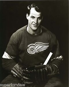 Greatest Photo Of Gordie Howe Detroit Red Wings Gordie Howe in Hockey Uniform 