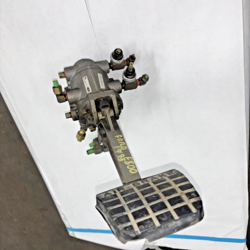 95 FORD F800 PEDAL DE FREIO TESTADO BOM VEJA FOTOS - Imagem 1 de 4