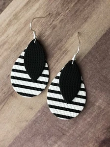 NEW Women Dangle Vegan Faux Leather Black White Striped Earrings Lightweight  - Picture 1 of 3