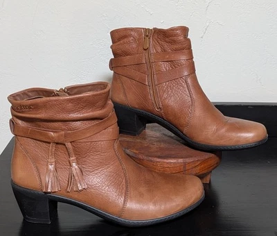 Botas al tobillo de cuero Chester Hotter para mujer 9 correas con cremallera doble borla tacón Foto 1 de 4