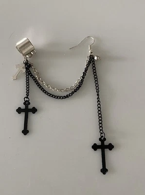 Pendientes góticos tono plata negro y una cruz cadenas multicapa brazalete oreja Foto 1 de 3