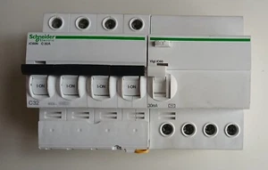 Schneider Electric interruttore magnetotermico + blocco differenziale - Foto 1 di 4