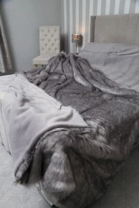 Grey Wolf w/ Silver Polar Fleece Lining - High Quality Super Deluxe Throw - Picture 1 of 4