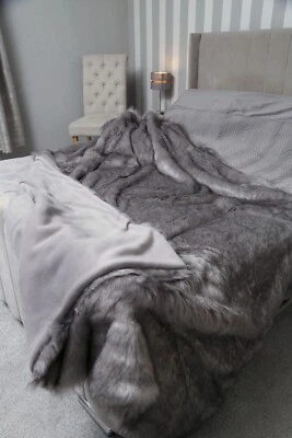 Lobo gris con forro polar plateado - tiro súper de lujo de alta calidad Foto 1 de 4