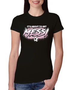 Camiseta Junior Its About To Get Miami Soccer GOAT Sports Mujeres Calce Ajustado - Imagen 1 de 5