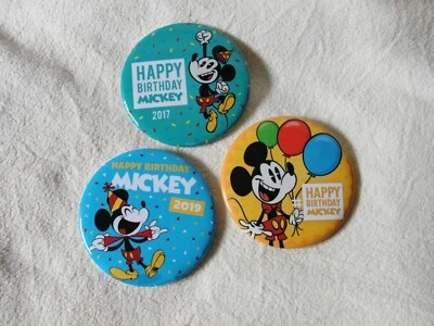 Lote de (3) botones Mickey feliz cumpleaños parques Disney 2016 2017 y 2019 Foto 1 de 4