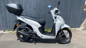 HONDA VISION 110 2022 2K 1 OWNER, TOP BOX, MOT, FSH, SERVICED, GREAT CONDITION - Picture 1 of 24