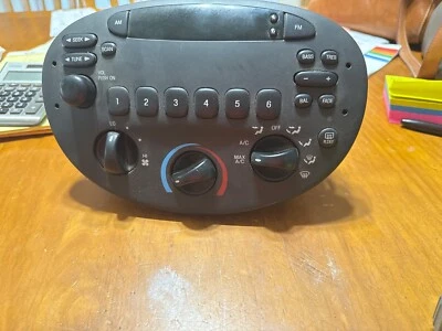 Receptor de panel de control climático de audio estéreo radio Ford Escort 97-03 F8CF18C858CD Foto 1 de 4