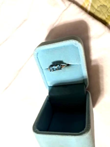 PLATA ESTERLINA.925 DISEÑO "BBJ" CONJUNTO DE PUNTAS ANILLO CORTE ESMERALDA AZUL 2,60 GRAMOS TALLA 6 - Imagen 1 de 3