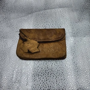 Portamonete Tilley Mountain Goat in pelle con foglie in rilievo made in Canada - Foto 1 di 9