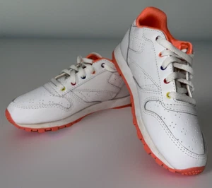 Reebok Mädchen Größe 12 Sneaker - Court Schuhe - weiß mit lachsrosa Sohle/Futter - Bild 1 von 8