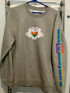 Disney Parks bestickt Stolz Regenbogen Rundhalsausschnitt Pullover Sweatshirt grau Medium - Bild 1 von 9