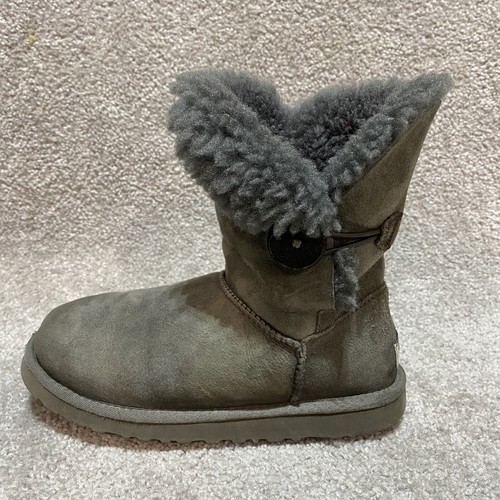 Stivali invernali UGG Australia Bailey in pelle di pecora scamosciata con bottoni grigi da donna taglia 5