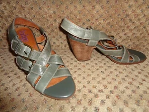 CLARKS INDIGO SLATE BLUE DENIM SOFT LEATHER BUCKLE STRAPS HEELED SANDALS--9 M   - Picture 1 of 7