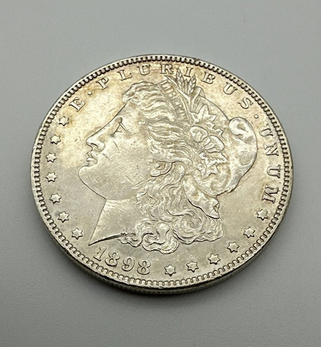 Foto 1 di 14