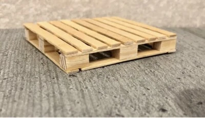 1/18 Scale Pallet 4 Way For Garage Diorama - Image 1 of 3