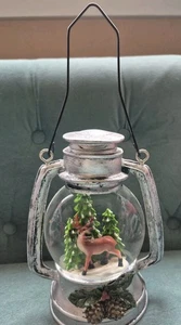 Weihnachtslaterne Schneekugel mit Farbwechsel leichte Hirsche Bäume - Bild 1 von 13