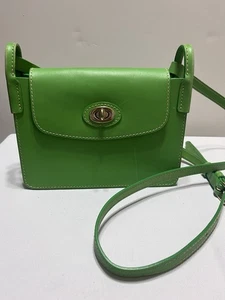 Bandolera Dooney & Bourke LISA Cuero Duro Pinky Cuadrada Verde Lima Kelly S - Imagen 1 de 8