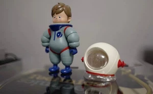 Armadura de astronauta How2work 009 perdida en el espacio Unión azul ártico y blanco H5,9 pulgadas - Imagen 1 de 8